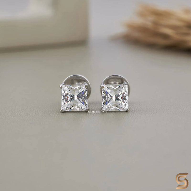 Prinzessinnen-Schliff Moissanit-Stecker in Sterlingsilber
