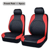 Une paire de protections de siège de voiture noir et rouge, quatre pièces au total, vues de face.