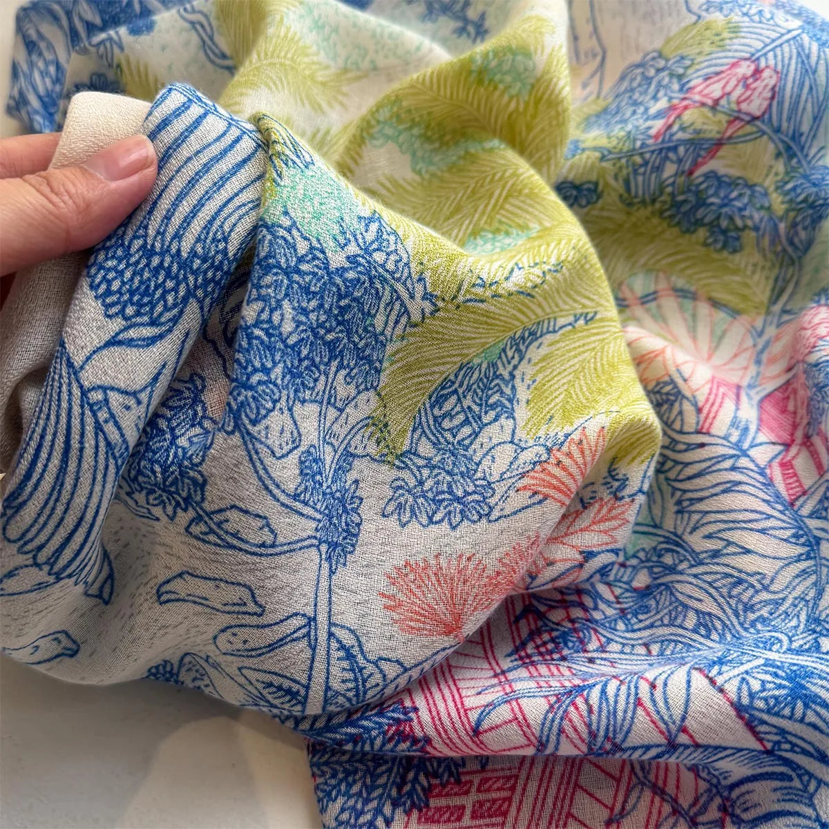 Écharpe/Voile de Plage à Motif Floral Imposant