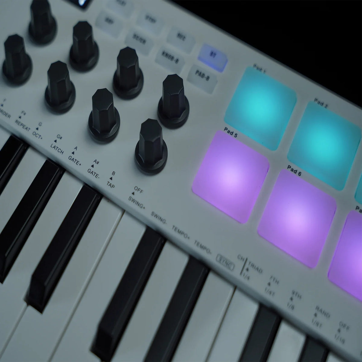 Portable 25-Key MIDI Controller with Pads and Wireless Connectivity