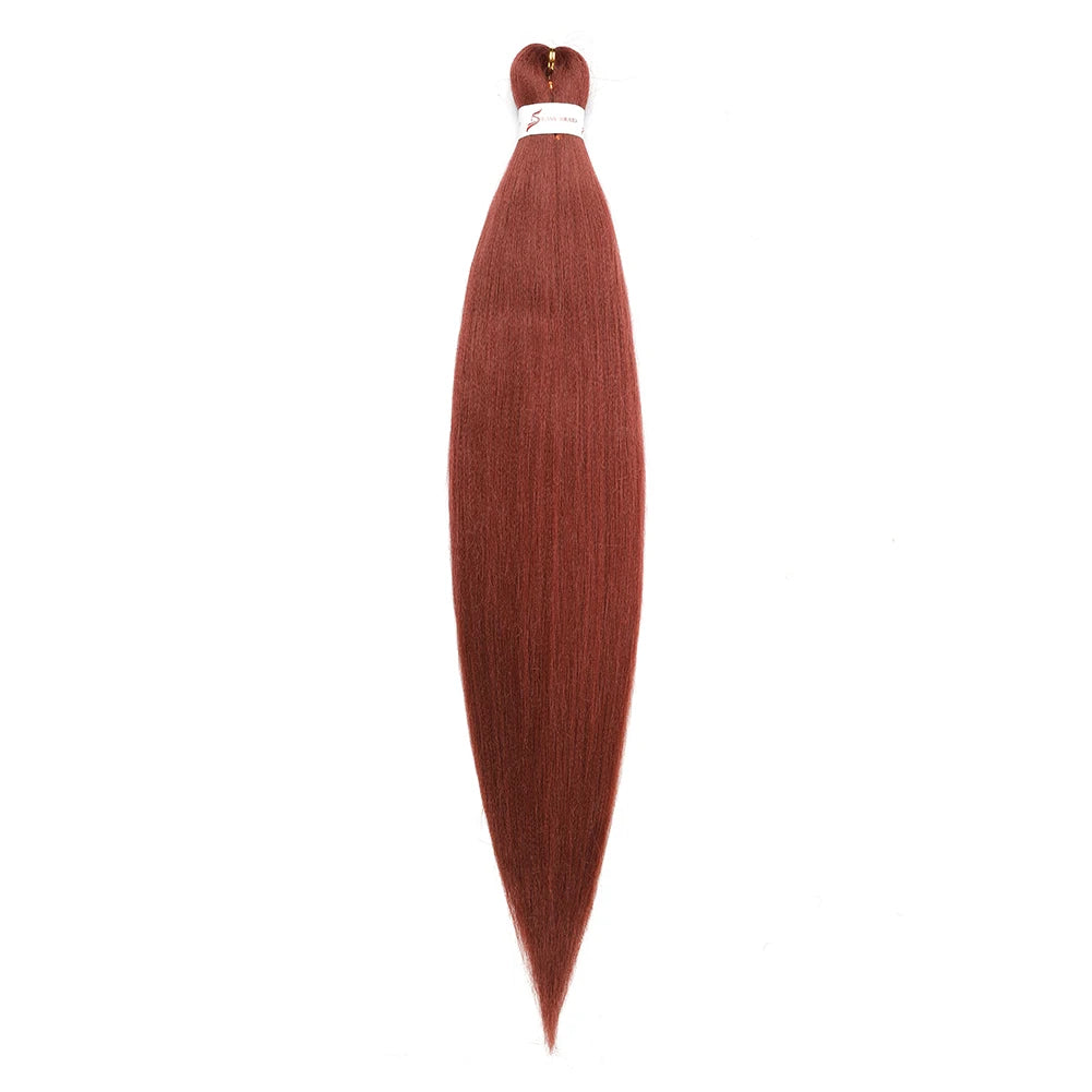 Bündel rotbrauner, vorgestreckter Ombré-extensiver Haarsträhnen mit weißem Band.
