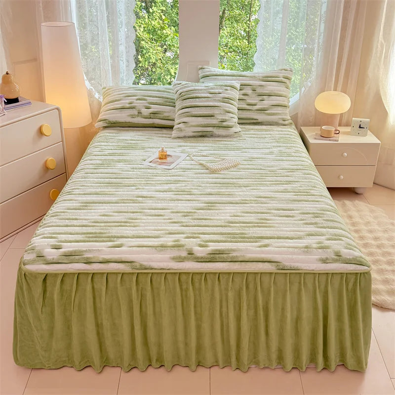 Plush Bed Skirt – Warm, Soft, and Elegant Bedding Essential