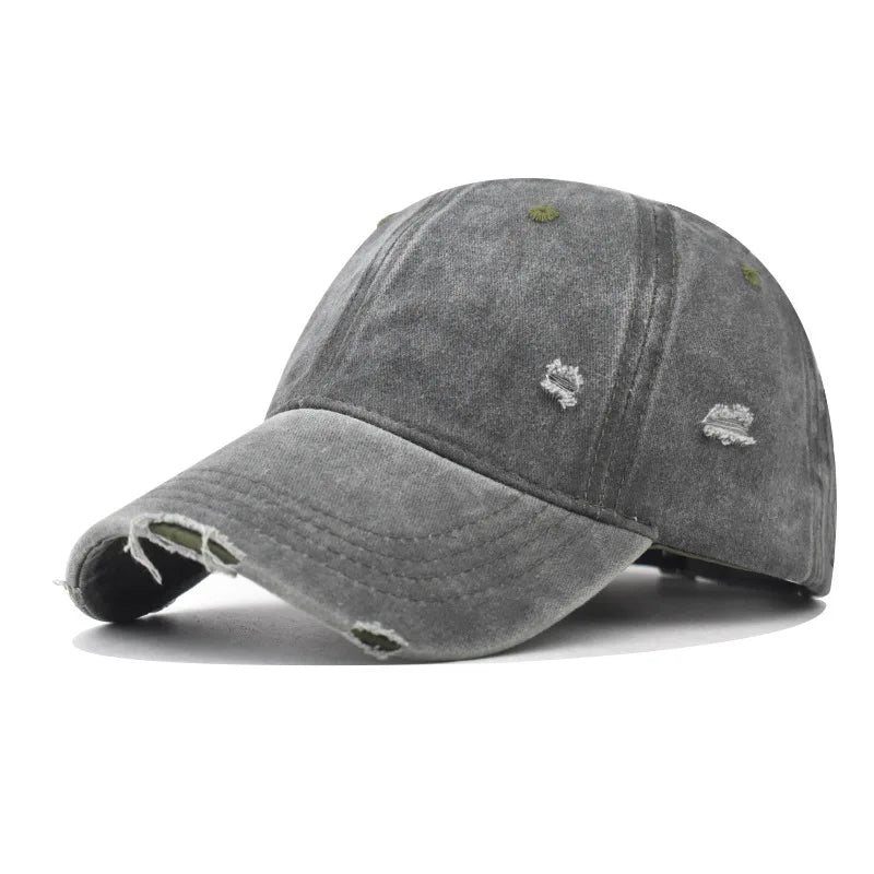 Graue Vintage-Gewaschene Baumwoll-Baseballkappe von der Seite.