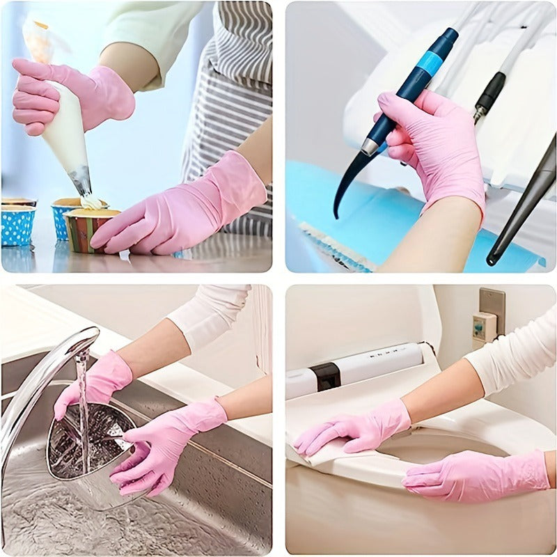 Hände tragen rosa Einweghandschuhe und führen verschiedene Küchen- und Reinigungsarbeiten durch.