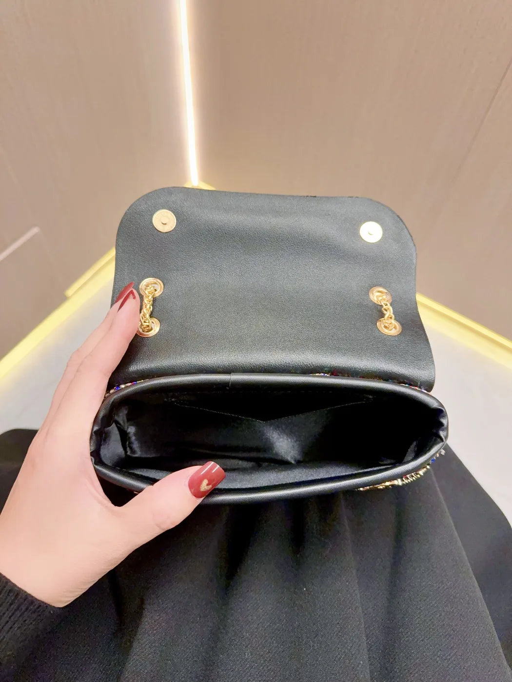 Crystal-Embellished Evening Clutch Bag with Chain Strap
