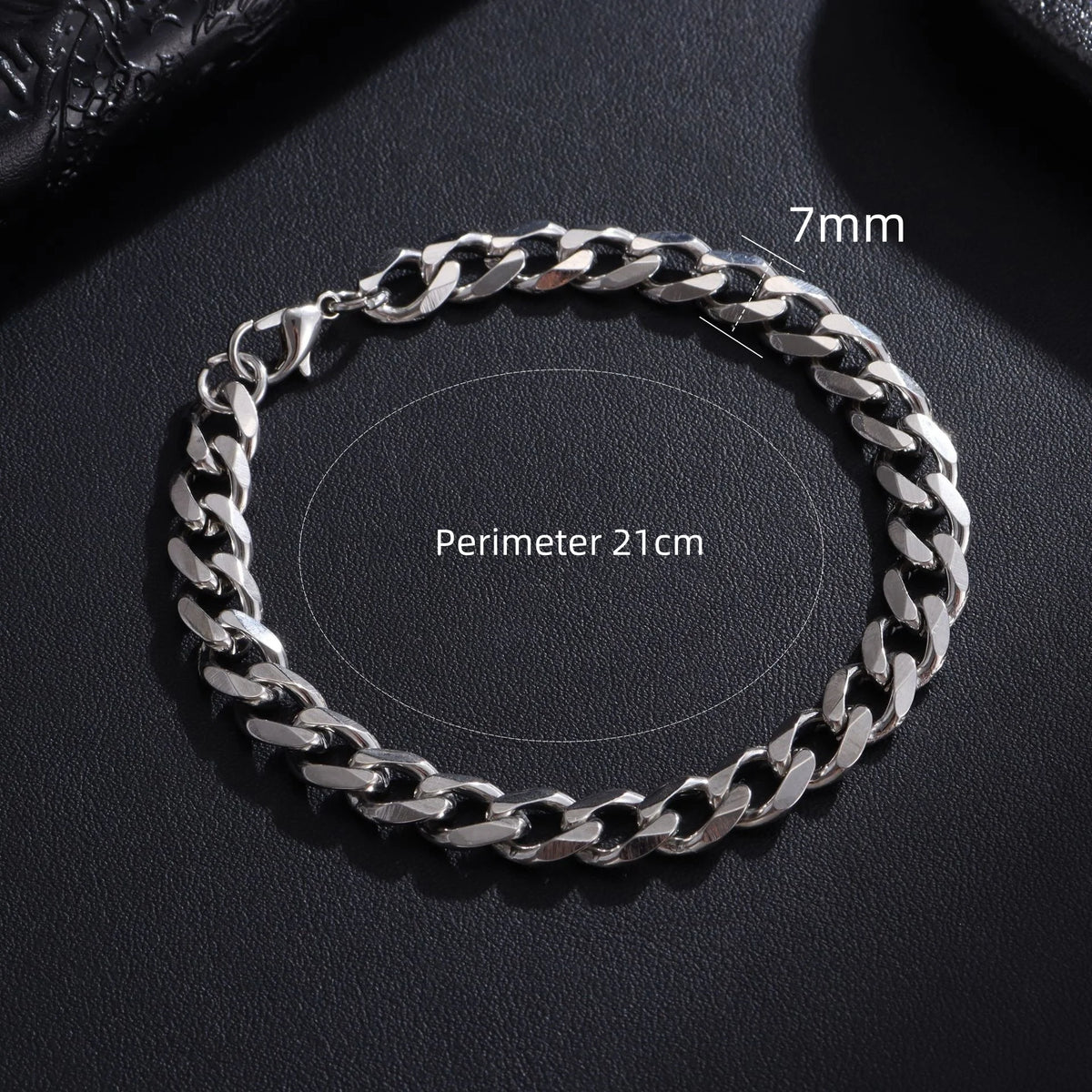 A silver stainless steel Cuban link bracelet with a 7mm chain and a perimeter of 21cm.