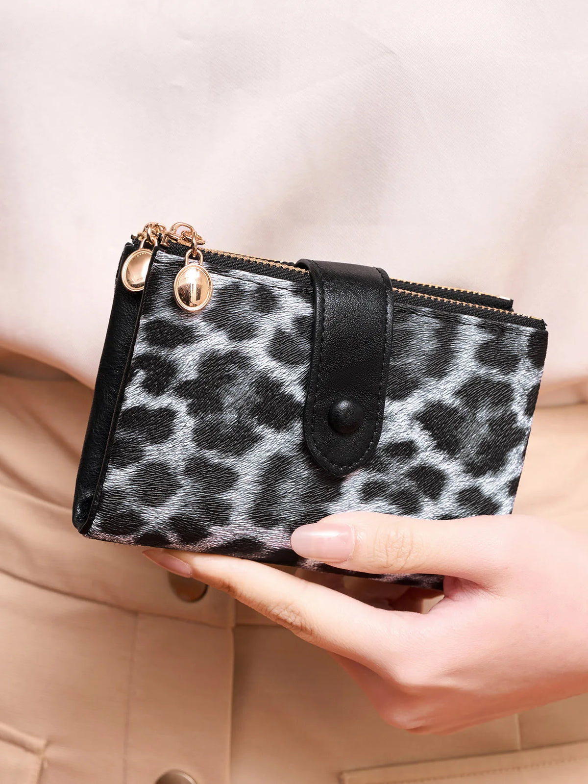 Vintage Leopard Print Tri-Fold Wallet with Double Zipper