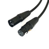 Cable de audio XLR profesional negro de 3 pines con el extremo del conector visible.