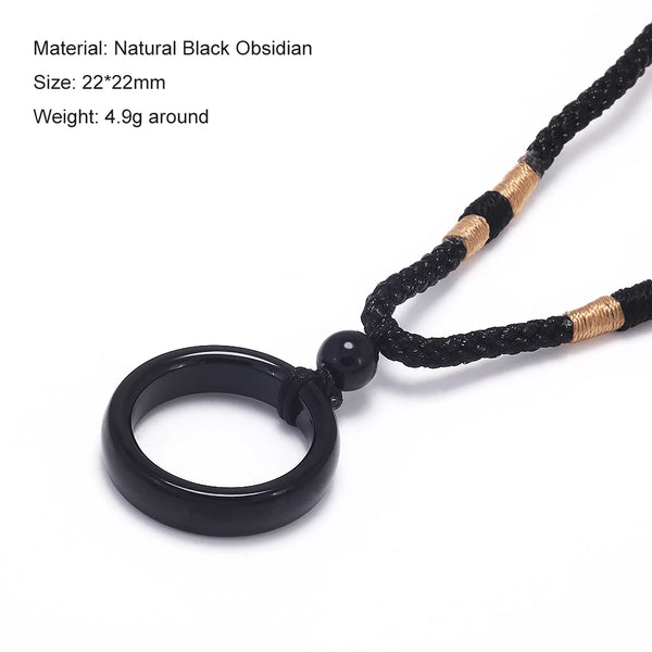 Collier pendentif géométrique en obsidienne noire avec cordon en cuir noir et accents dorés
