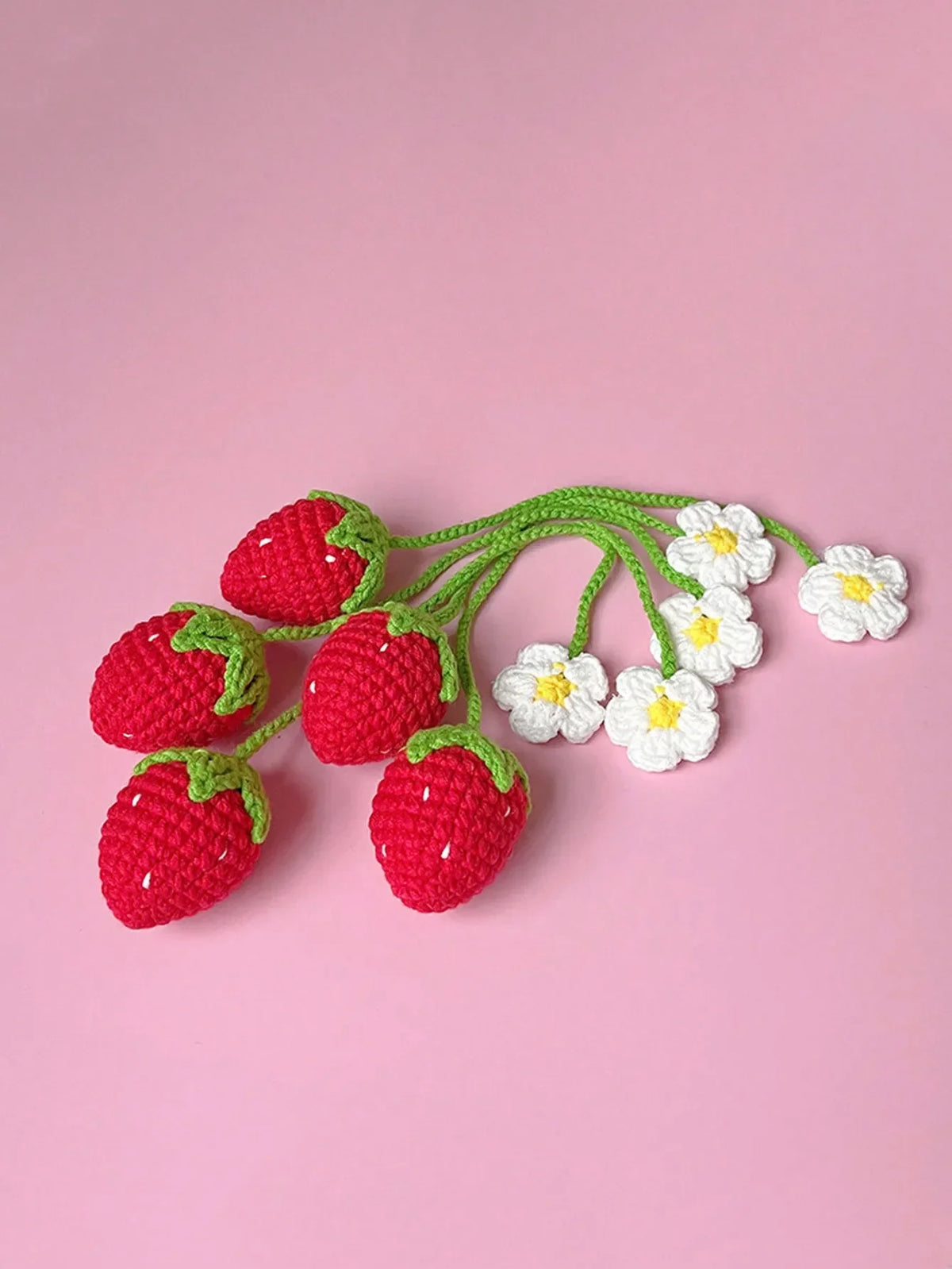 Handmade crochet strawberry and daisy flower pendant made with green yarn