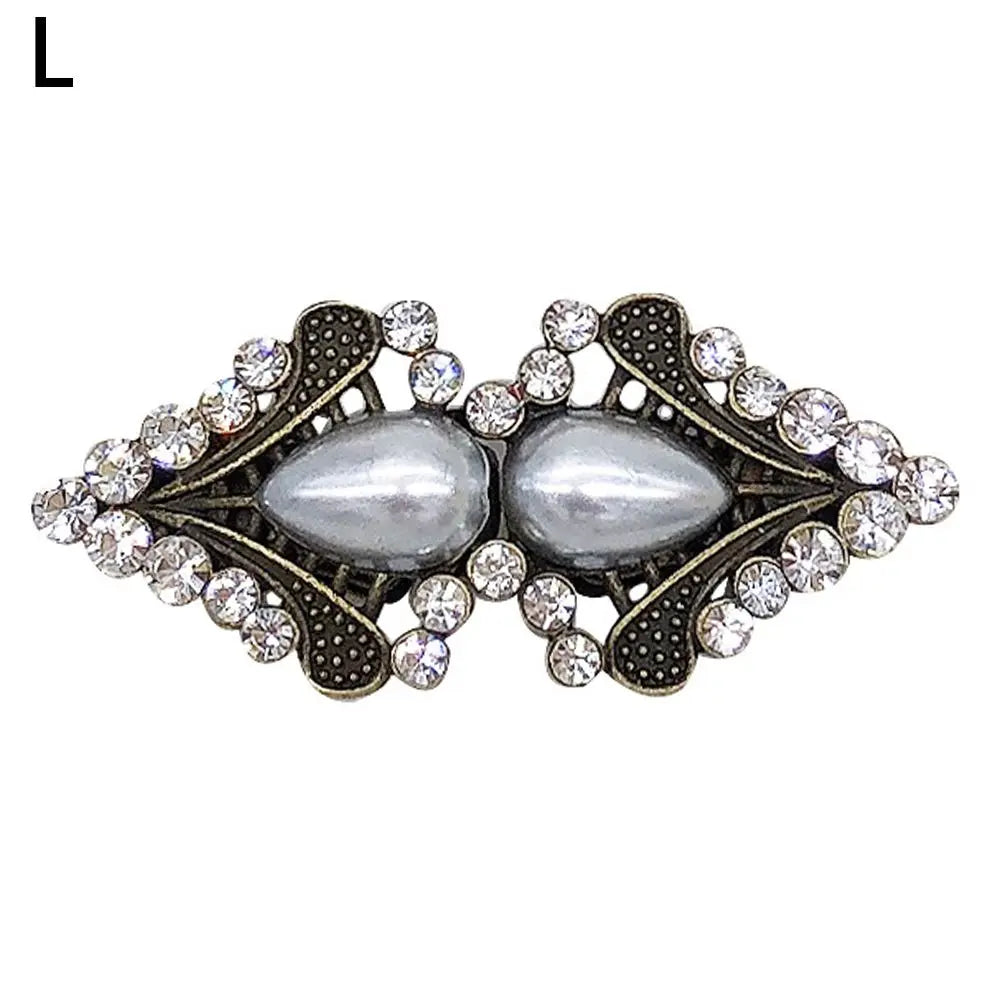 Vintage swirl sweater clip featuring a silver-toned oval gemstone surrounded by clear rhinestones.
