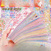 Eine Hand hält einen Stapel bunter Kawaii-Cartoon-Tier-Scrapbook-Sticker.