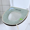 Tapa impermeable de asiento de inodoro verde claro de peluche con mensaje de bienvenida y una pequeña decoración de hoja de p