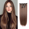 Un mannequin montre de longs cheveux bruns avec des extensions clip-in et un ensemble d'extensions droites séparé.