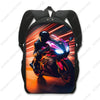 Schwarzer taktischer Rucksack mit lebendigem Bild eines Motorrads in Bewegung vor feurigem Hintergrund.