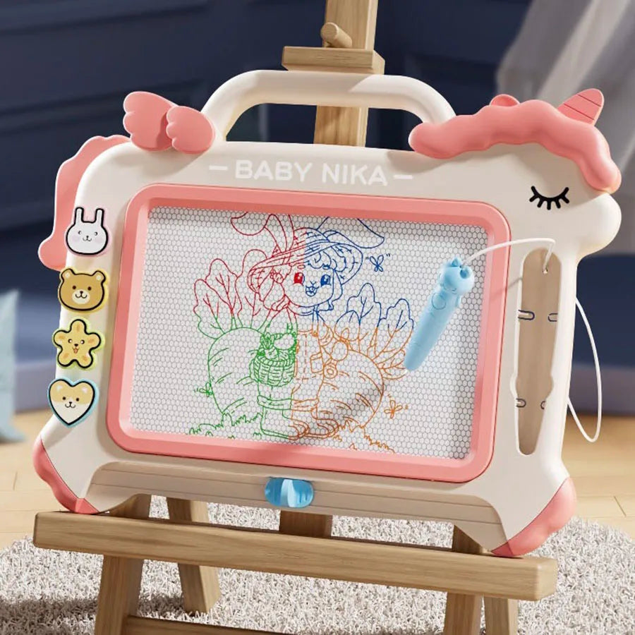 Rosa und weißes magnetisches Zeichenbrett in Form eines Einhorns für Kinderkunst