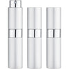 Set de 3 atomizadores de perfume de viaje plateados con botellas cilíndricas.