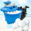 Blauer Filterball zum Poolreinigen mit Eisbällen in einem großen Behälter.
