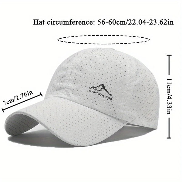 Weiße perforierte Baseballkappe von der Seite mit Maßen und Logo