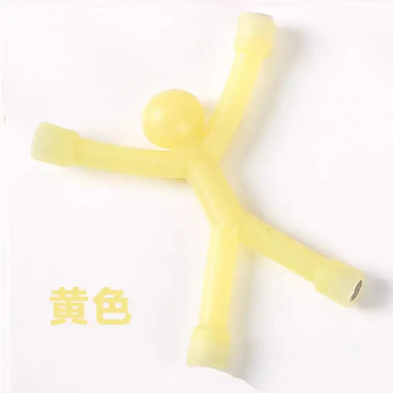 Gelbes magnetisches humanoide Spielzeug mit ausgestrecktem Arm und Hand.