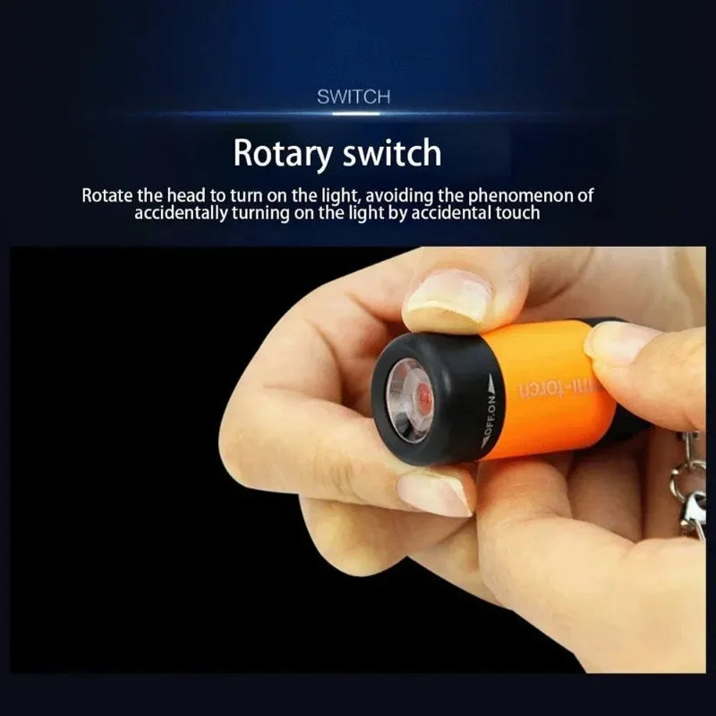 Mini lampe de poche USB rechargeable sur porte-clés
