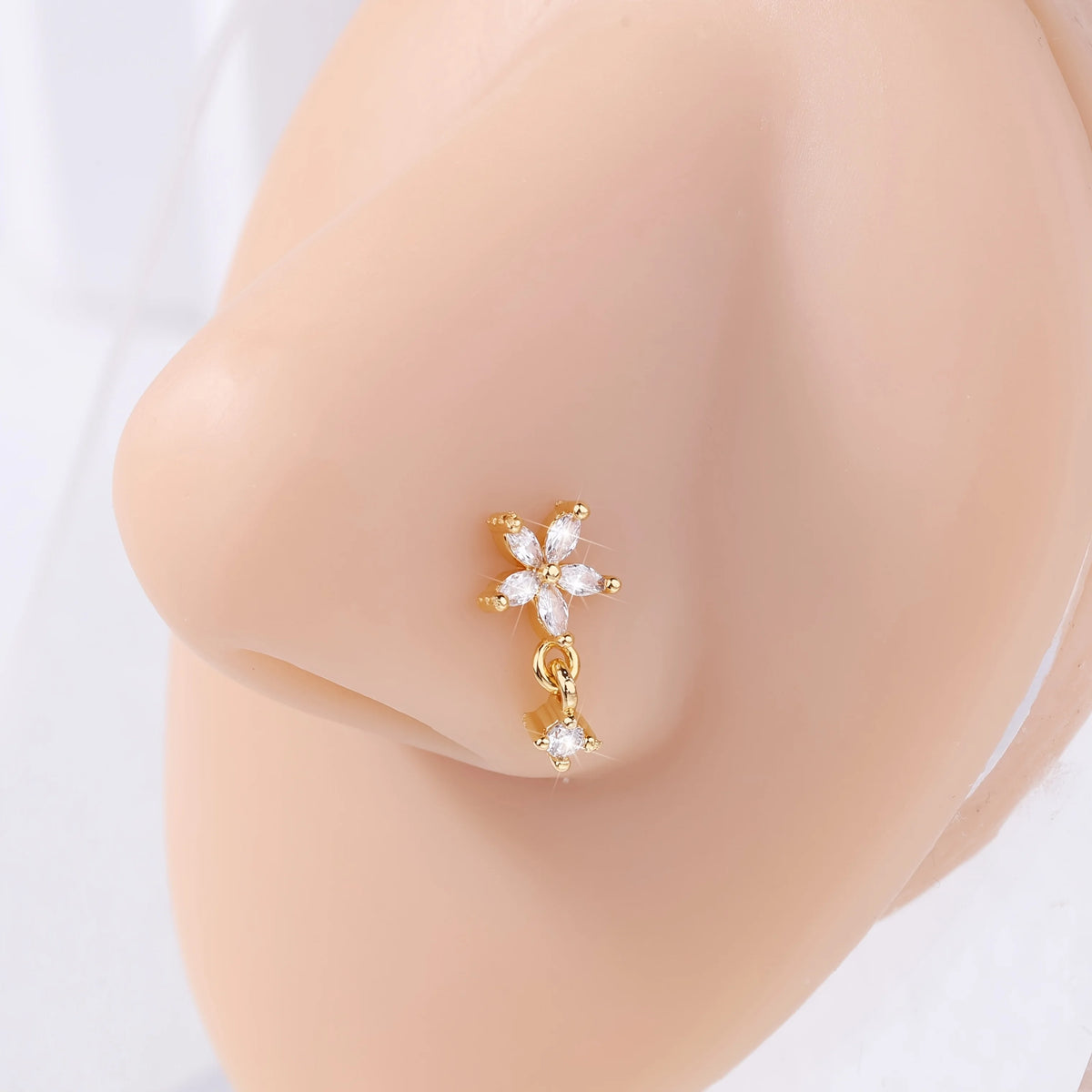 L-förmiges Nasenpiercing mit Fünfblättrigem Blumenanhänger