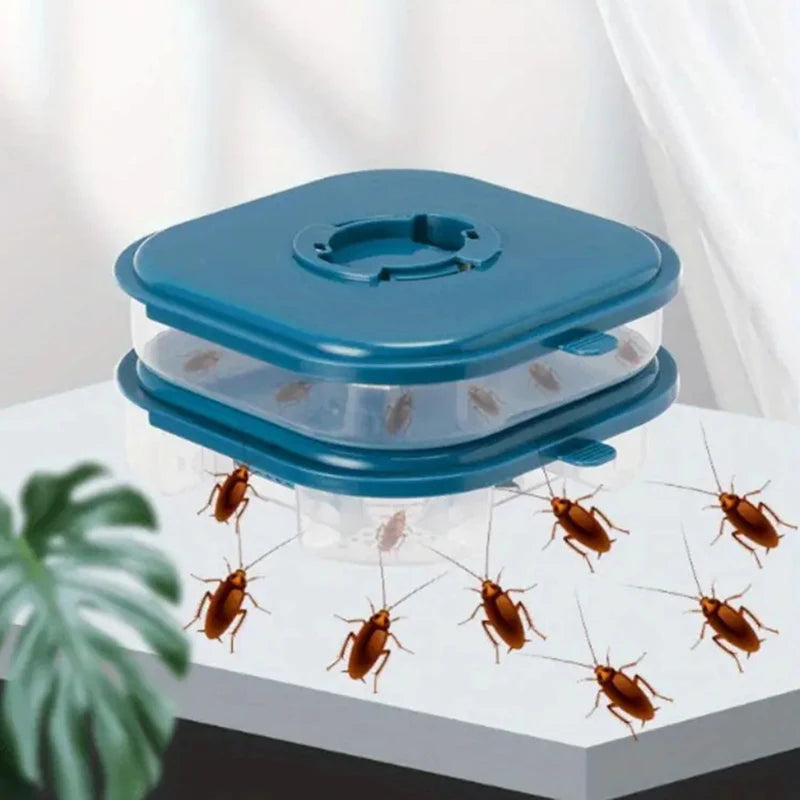 Blappe, wiederverwendbare Käferfalle in blau mit lebenden Cockroaches um eine grüne Pflanze.
