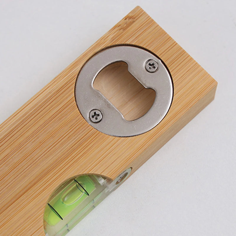 Flaschenöffner aus Holz mit integriertem Wasserwaage