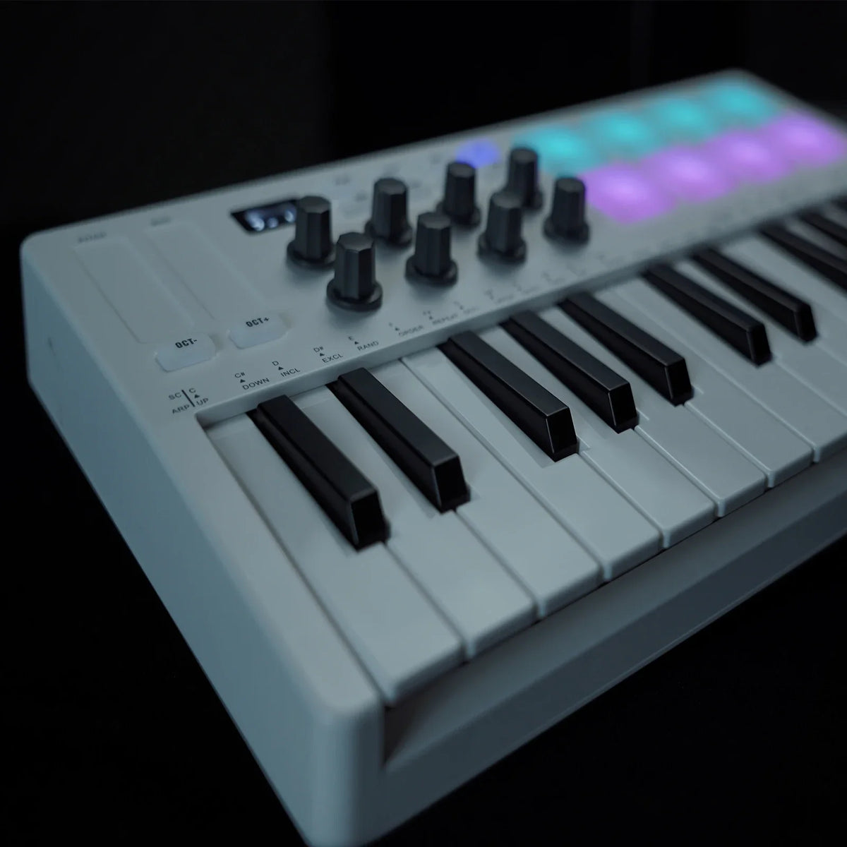 Portable 25-Key MIDI Controller with Pads and Wireless Connectivity