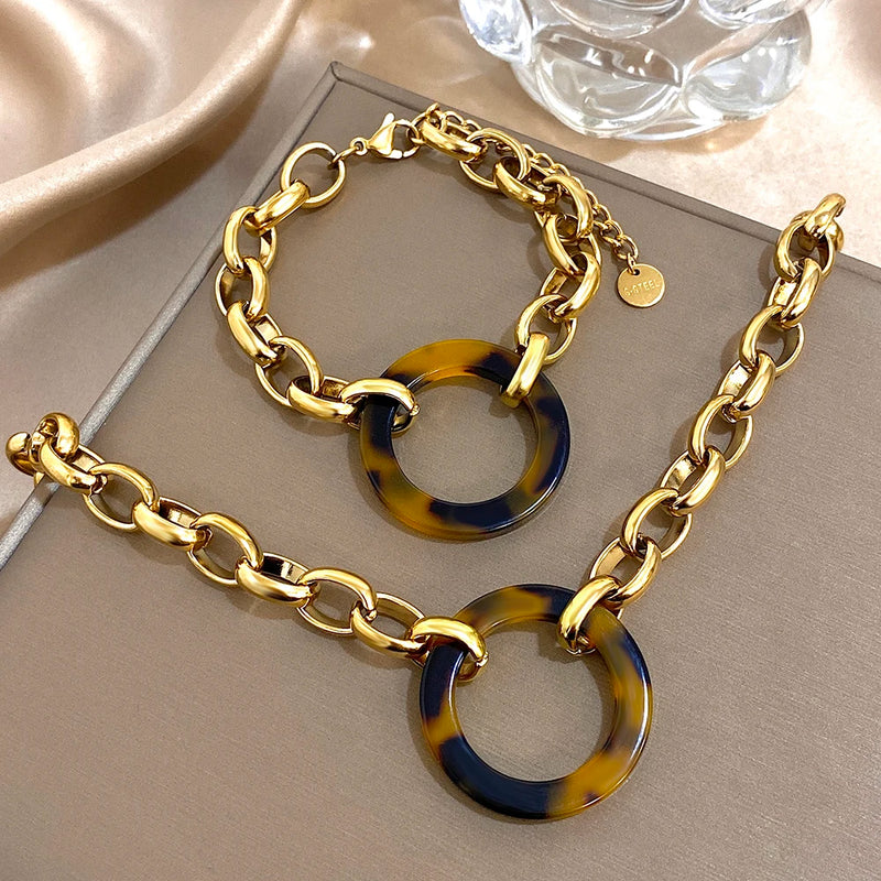 Conjunto de Joyería con Colgante de Leopardo Dorado
