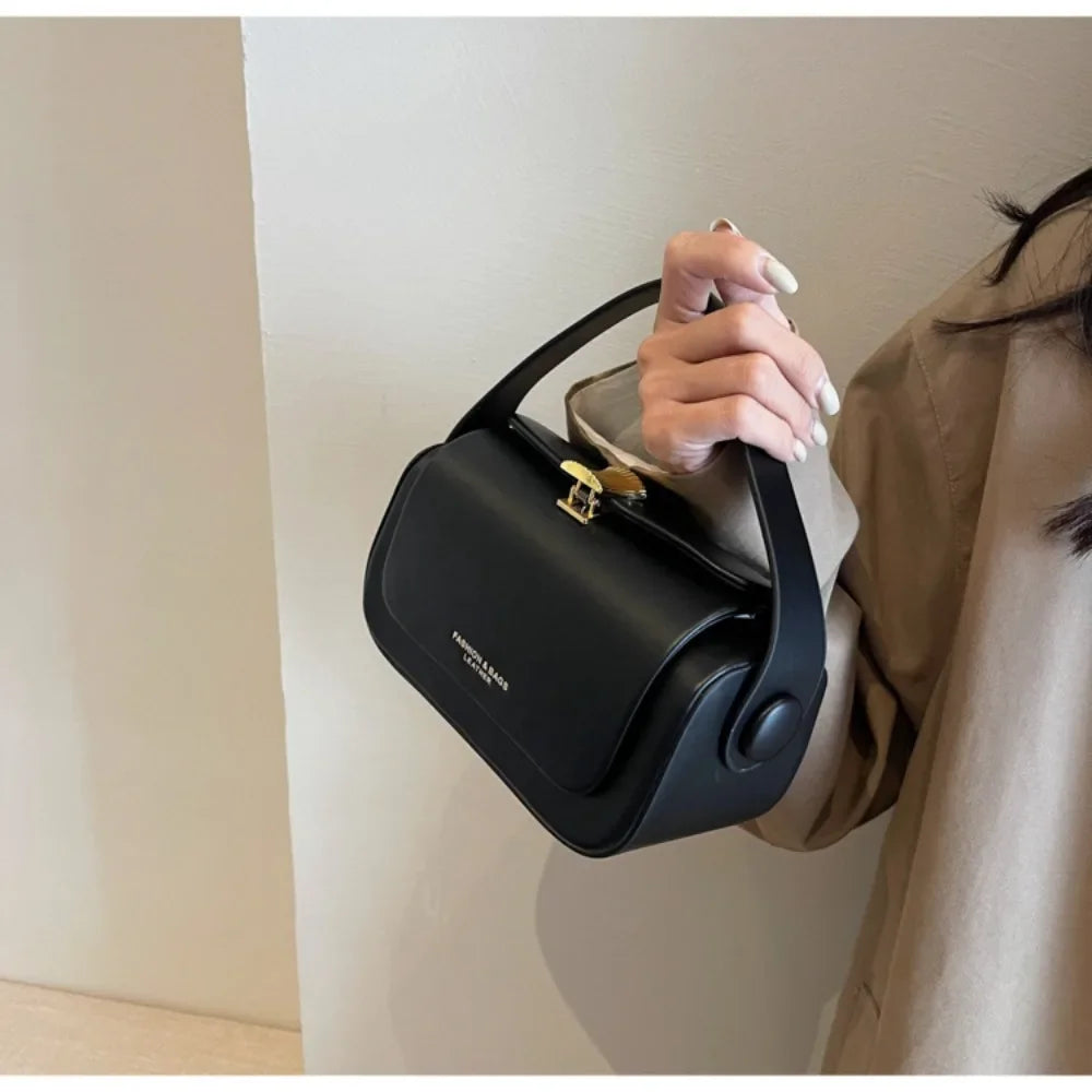 Classic Retro Crossbody Shoulder Bag with Textured Flap
