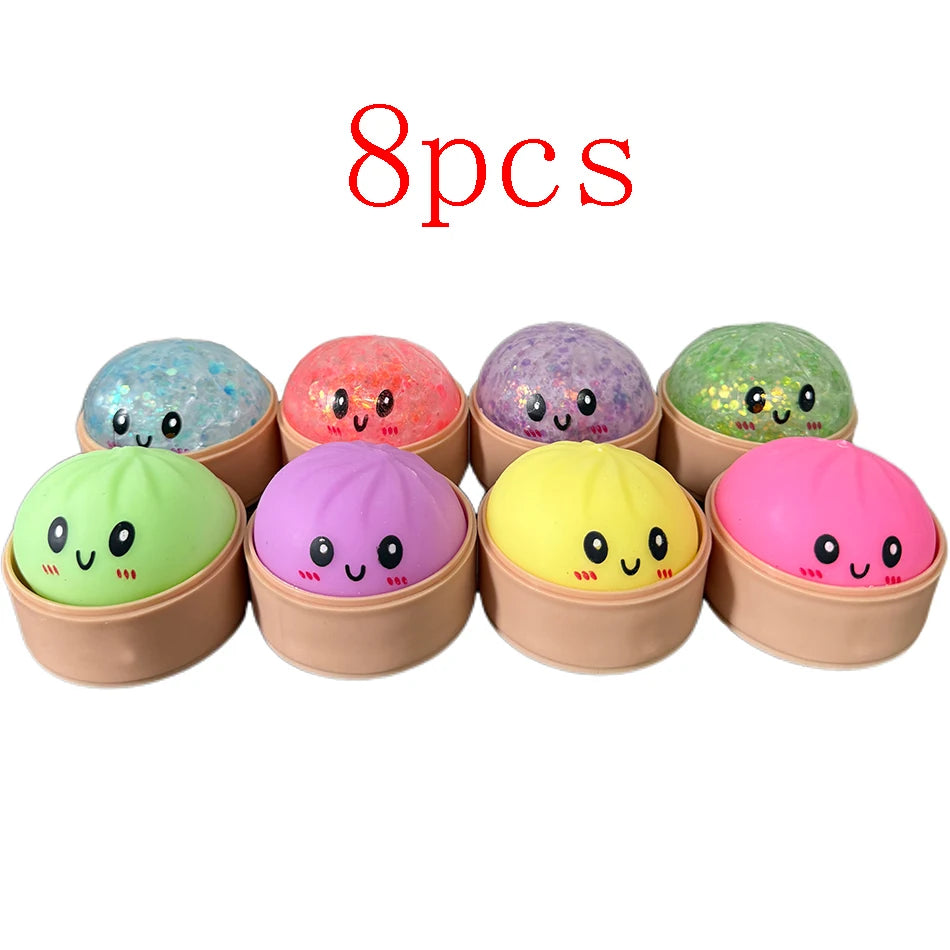 Acht bunte Glitzer-Squishy-Dumpling-Sensorikspielzeuge in verschiedenen Pastellfarben und Formen.
