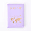 Lila Passbehörde-Cover mit Goldfolgedruck einer Weltkarte und dem Wort PASSPORT.