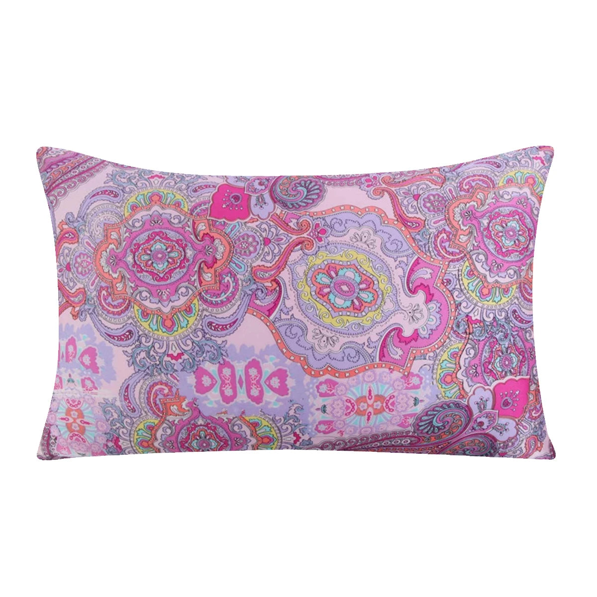 Quadratisches Kissenbezug mit leuchtendem rosa und lila Blumenmuster und filigranen Paisley-Designs.