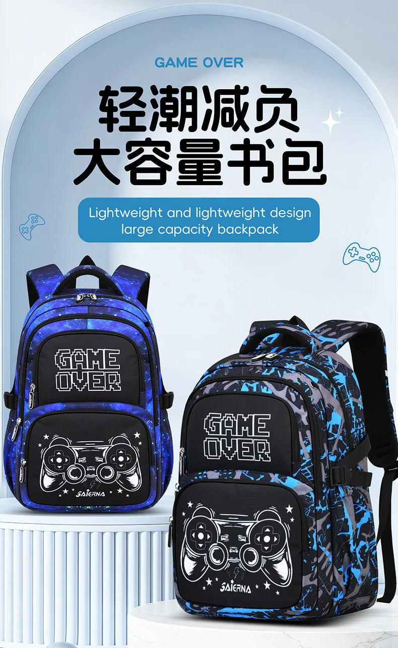Blauer und schwarzer, leichter, großer Rucksack mit Game Over-Design.