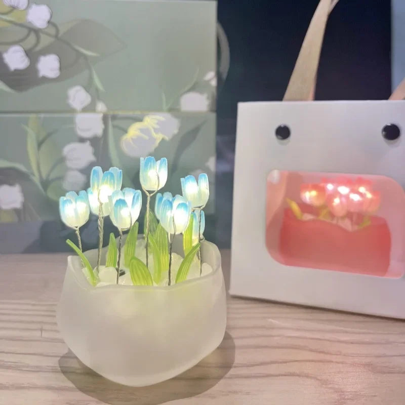 Tulpen-LED-Nachtlicht mit Glaskuppel