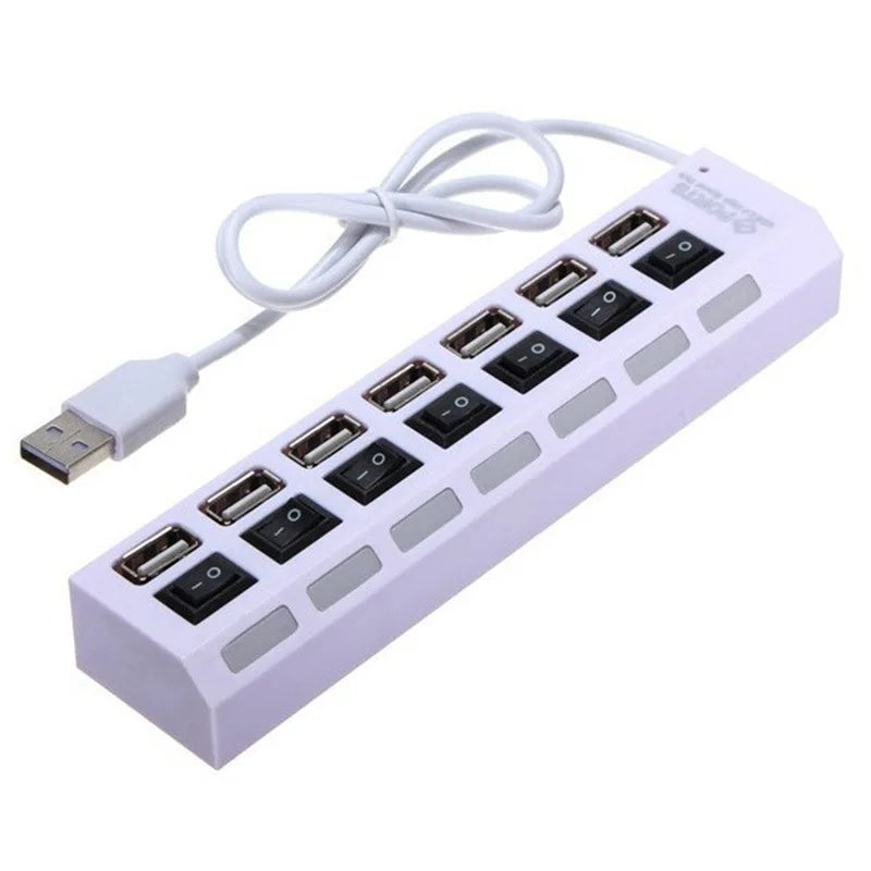 Weißer 7-Port-USB-Splitter-Hub mit Ein-/Ausschaltern und Kabel.