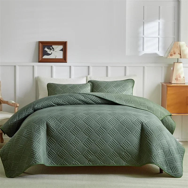 Lightweight All-Season Quilted Bedding Set with Pillow Shams