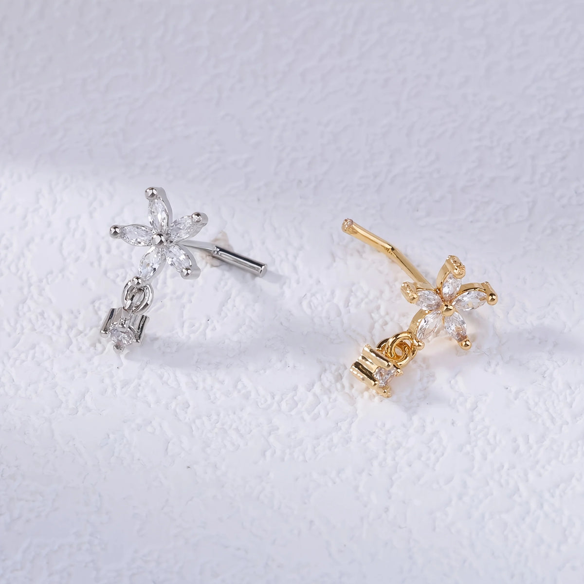 L-förmiges Nasenpiercing mit Fünfblättrigem Blumenanhänger