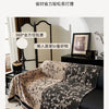 Schwarze Leder-Sofa mit gemusterter, bestickter Chenille-Überzug in Beige- und Schwarztönen.