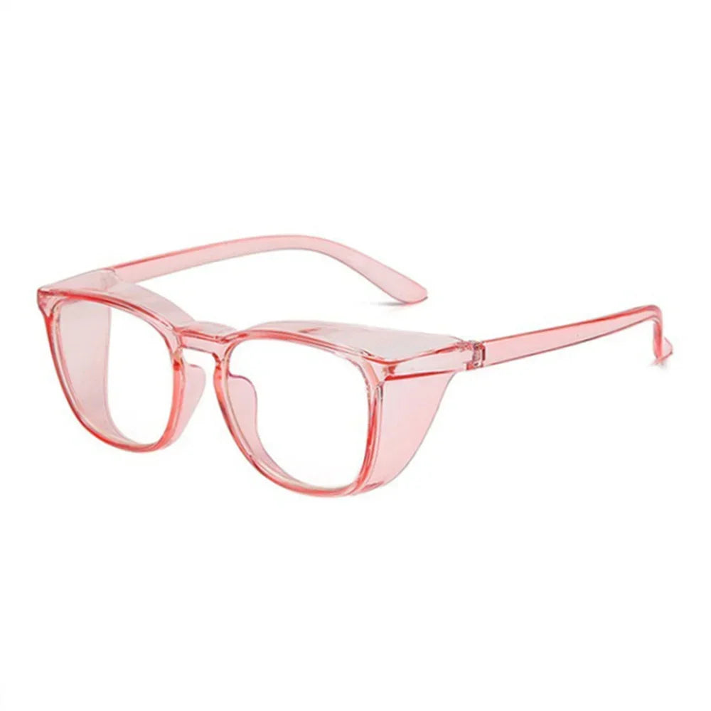 Une paire de lunettes de sécurité roses avec des verres clairs et des montures roses.