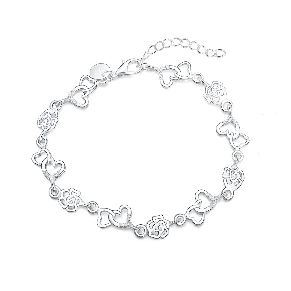 Sterling silbernes Herz- und Blumenkettearmband mit zarten Gliedern.
