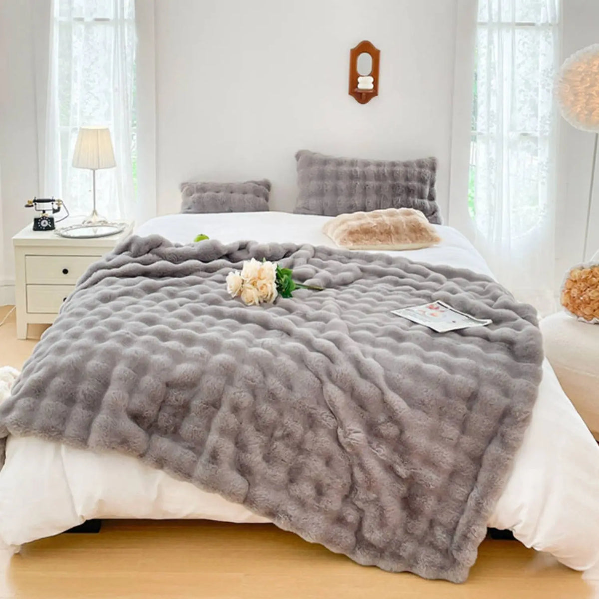 Luxury Faux Fur Throw Blanket – Soft, Warm & Cozy
