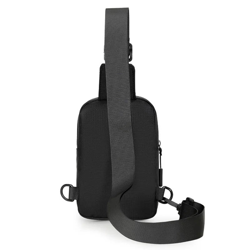 Schwarze vielseitige Unisex-Crossbody-Brusttasche mit verstellbarem Riemen und Schlaufe.