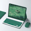Gräner Universal-iPad-Hülle mit passender Bluetooth-Tastaturhülle, geöffnet auf weißer Fläche.