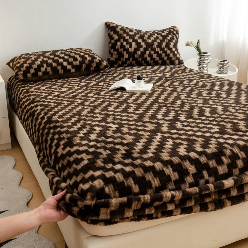 Cozy Plush Fitted Sheet with Leopard Print