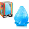 Eine klare blaue, quetschbare Stresspuppe in Tropfenform, gezeigt neben ihrer Verpackung.