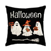 Una almohada negra con texto blanco que dice Halloween