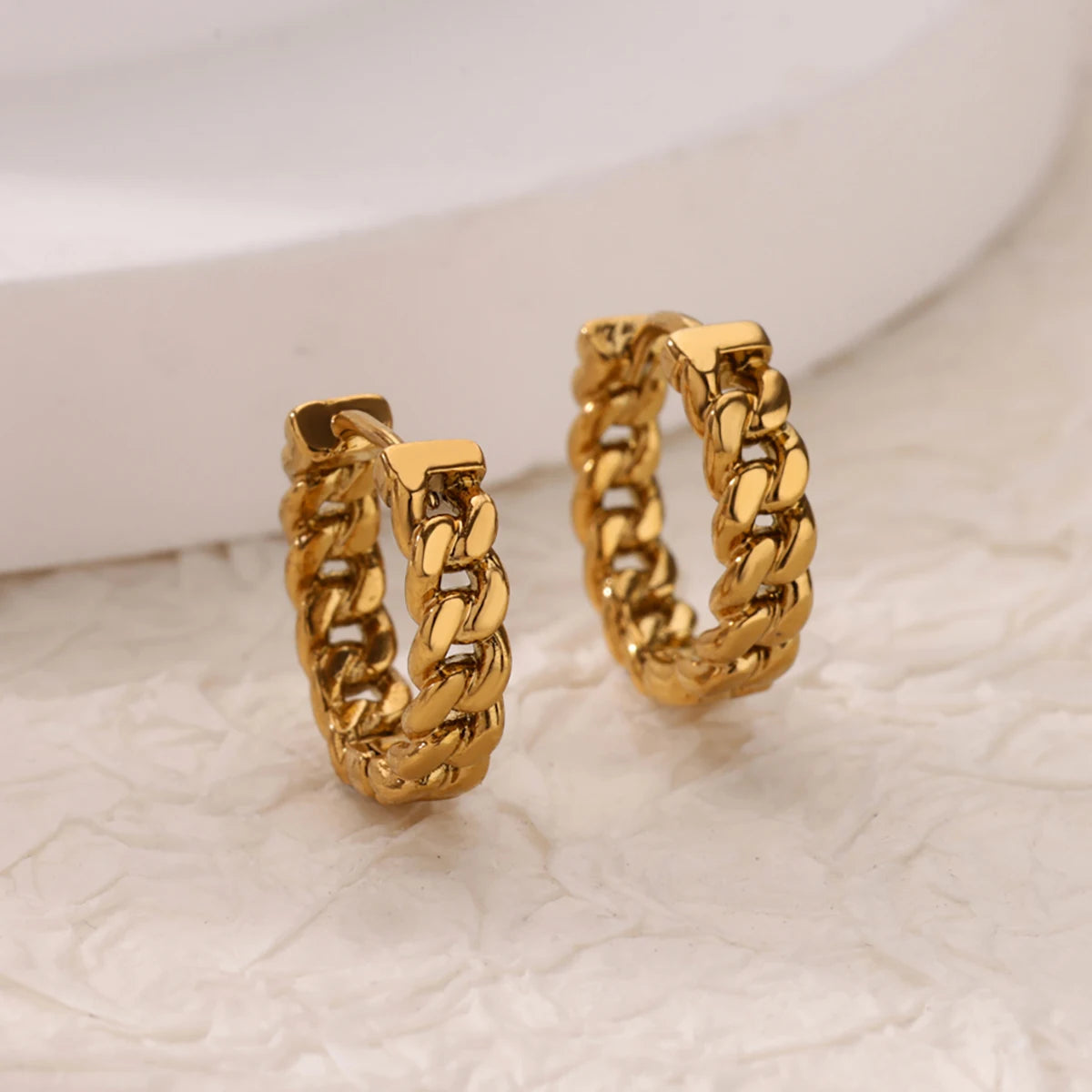 Boucles d'oreilles créoles en zircon cubique ton or