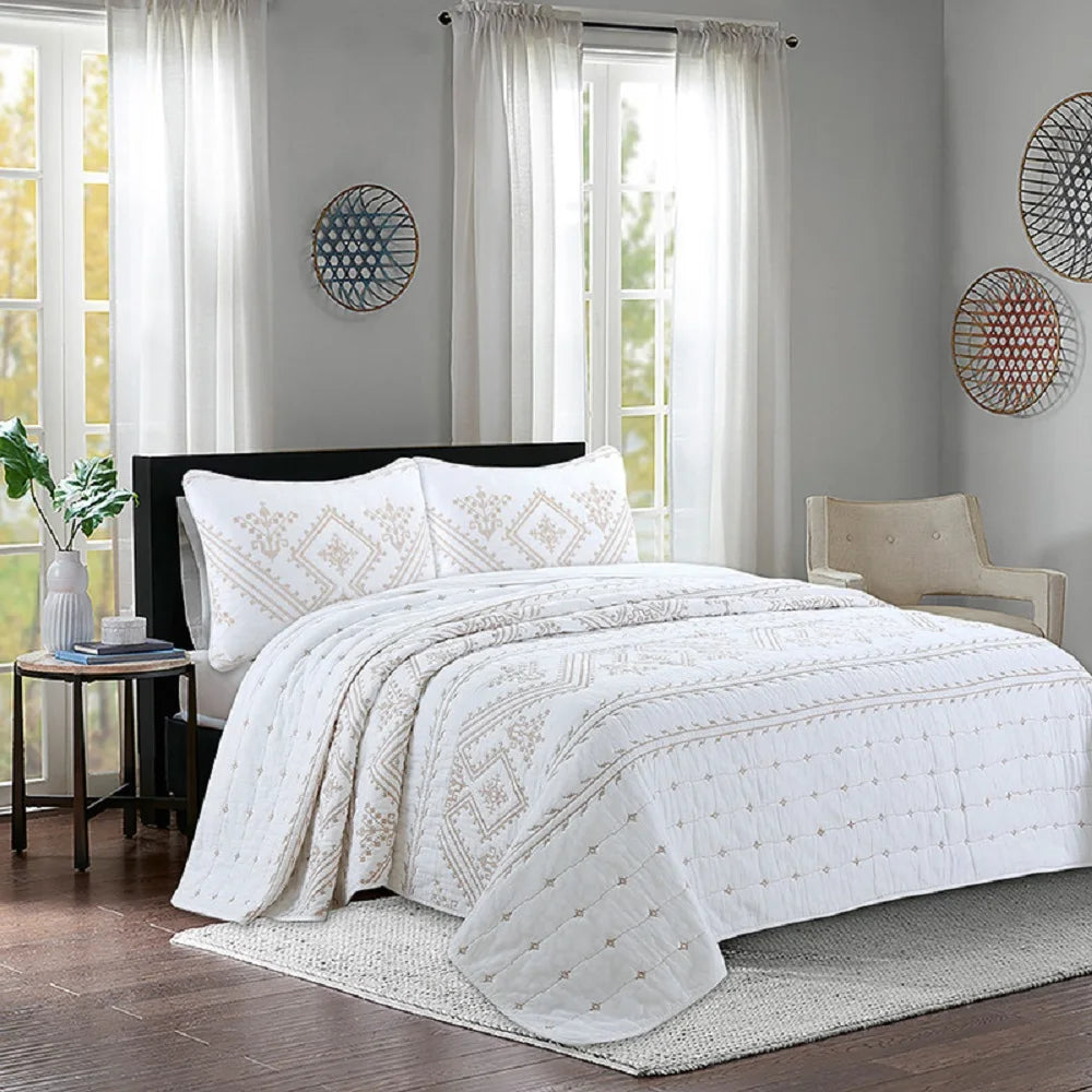 Quilted Cotton Bedspread Set with Embroidered Patchwork Design